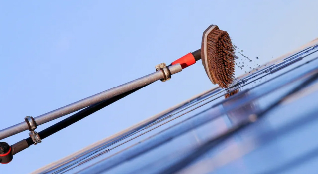 how to clean solar panels blog feature image